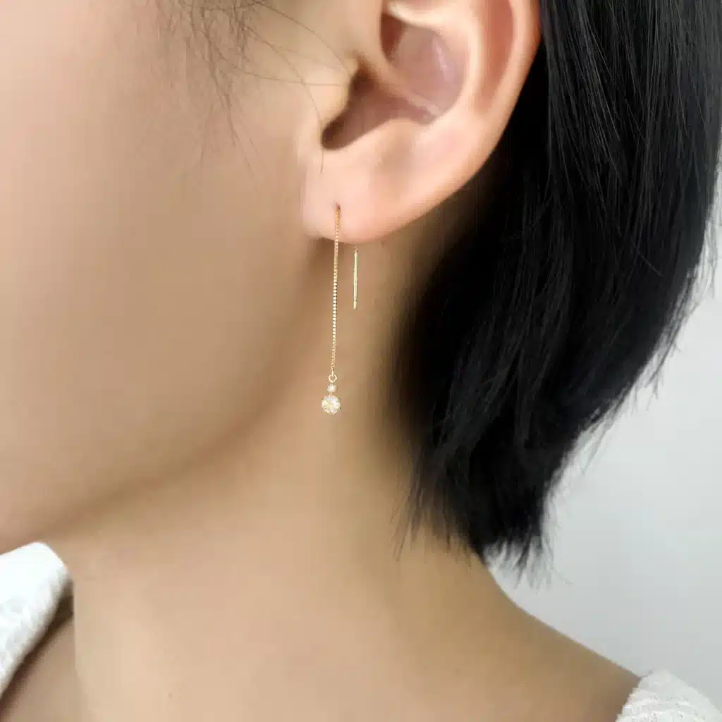 lady wearing minimal gold threader earring