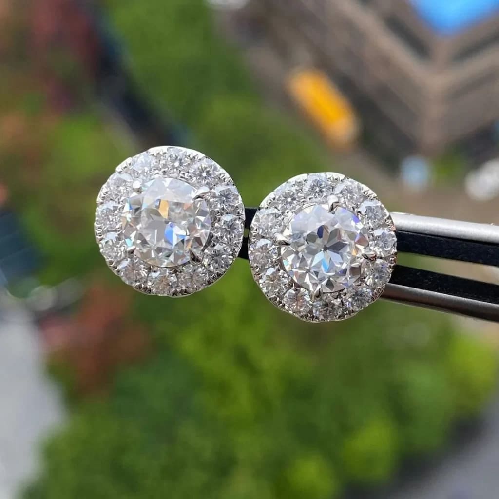 Moissanite stud Earrings hold on a support in the air