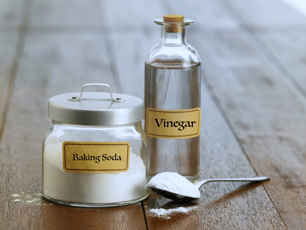 baking soda with white vinegar