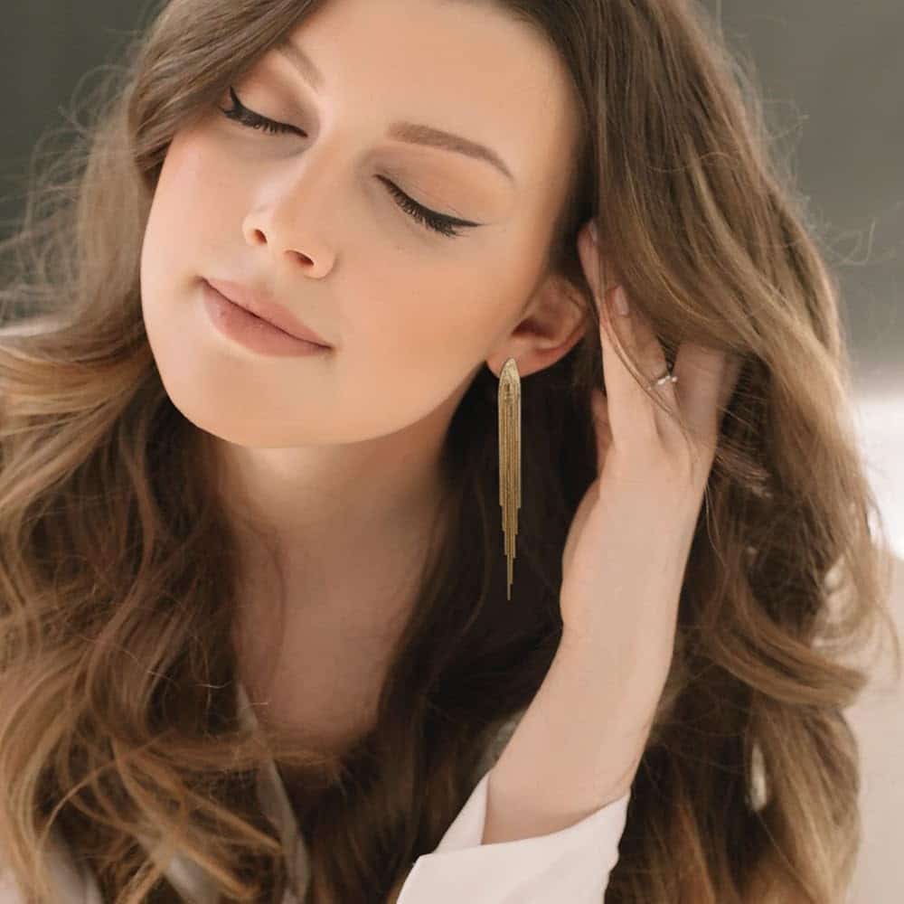 a pretty woman styling gold tassel earrings a pretty woman styling gold tassel earrings